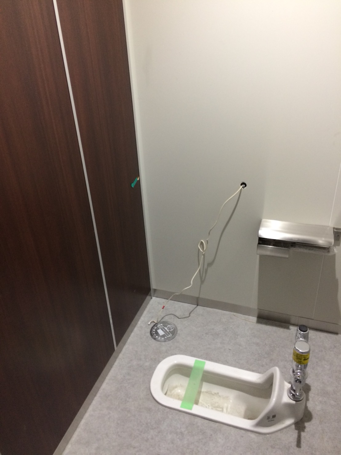 パネル穴補修 Before